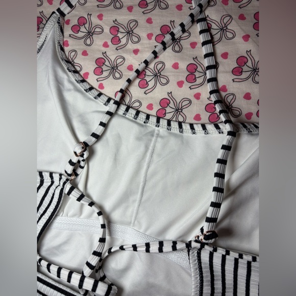 One piece swimsuit - Picture 7 of 11